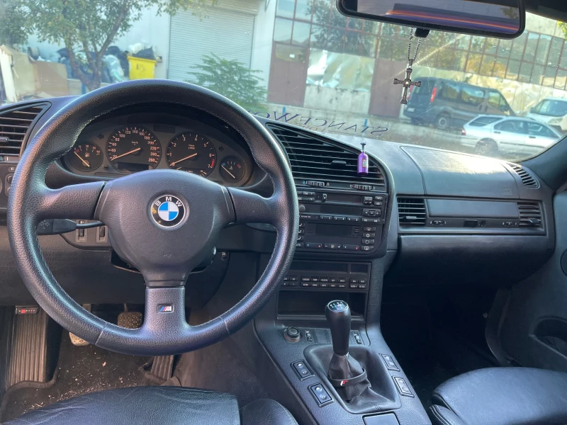 BMW 320 320, снимка 14 - Автомобили и джипове - 49239349