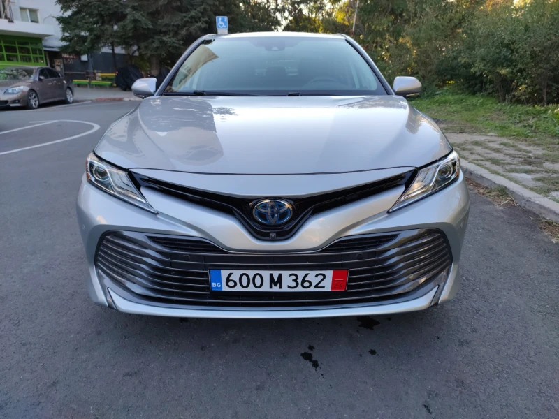 Toyota Camry XLE, снимка 2 - Автомобили и джипове - 47895394