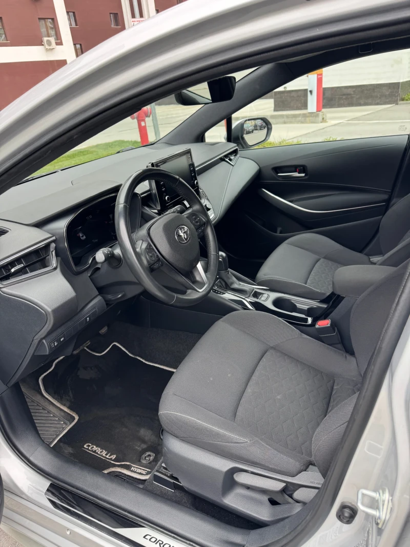 Toyota Corolla Hybrid / Carplay / Дистроник / Амбиентно , снимка 8 - Автомобили и джипове - 52122403