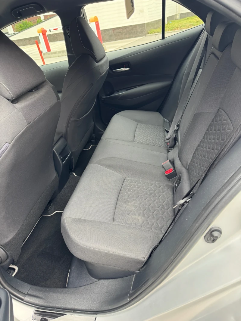 Toyota Corolla Hybrid / Carplay / Дистроник / Амбиентно , снимка 9 - Автомобили и джипове - 52122403