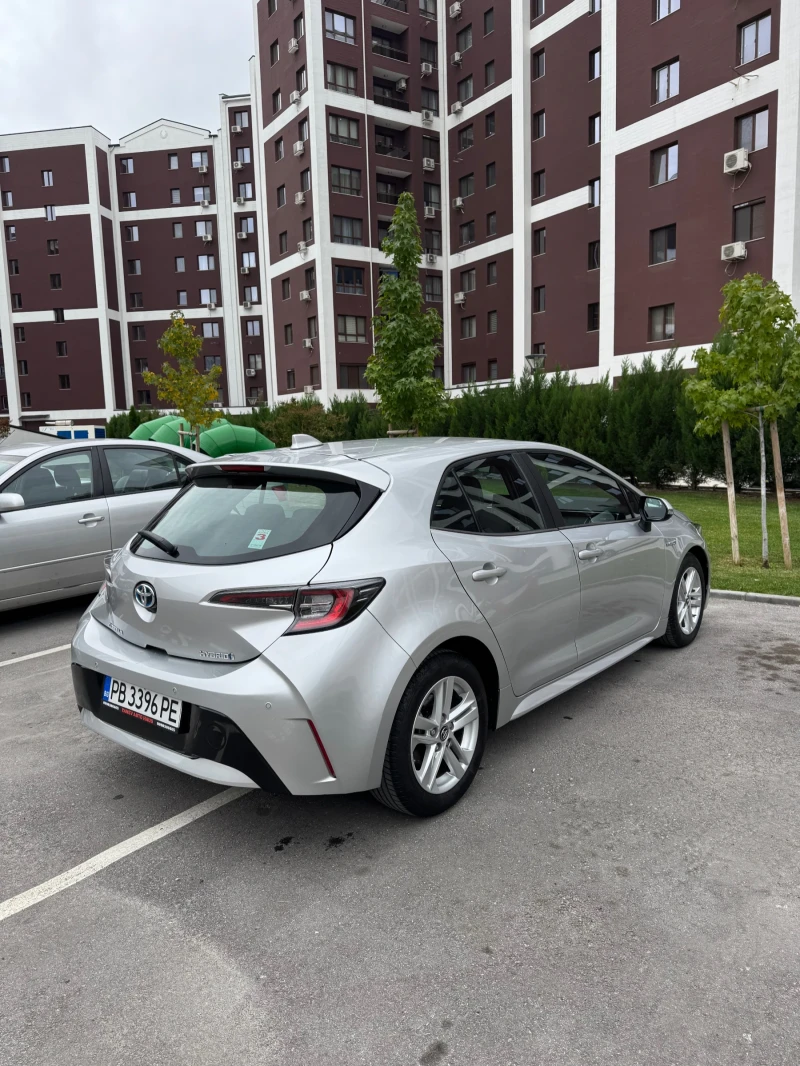 Toyota Corolla Hybrid / Carplay / Дистроник / Амбиентно , снимка 3 - Автомобили и джипове - 52122403