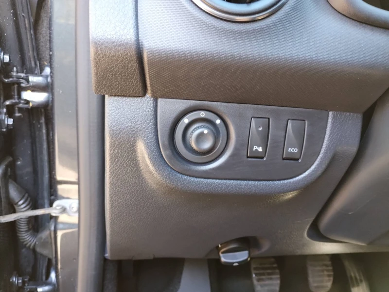 Dacia Sandero Stepway 0.9 TCe Start/Stop, снимка 9 - Автомобили и джипове - 52275938