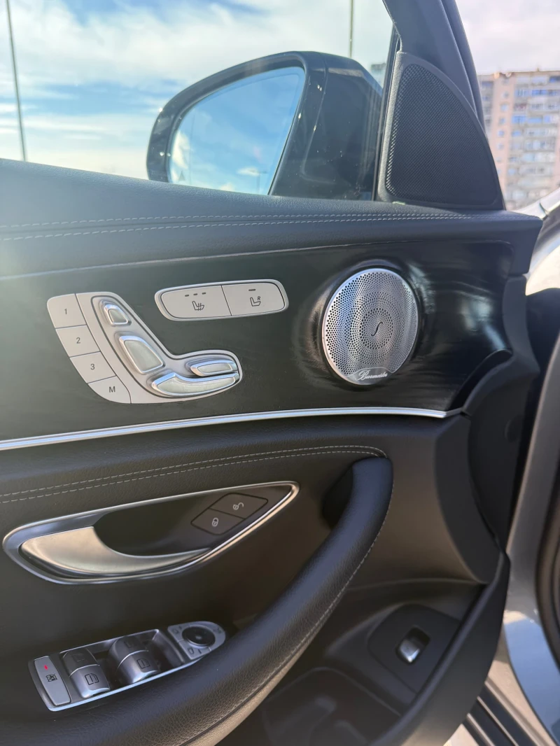 Mercedes-Benz E 200 AMG Pack, снимка 8 - Автомобили и джипове - 53263678
