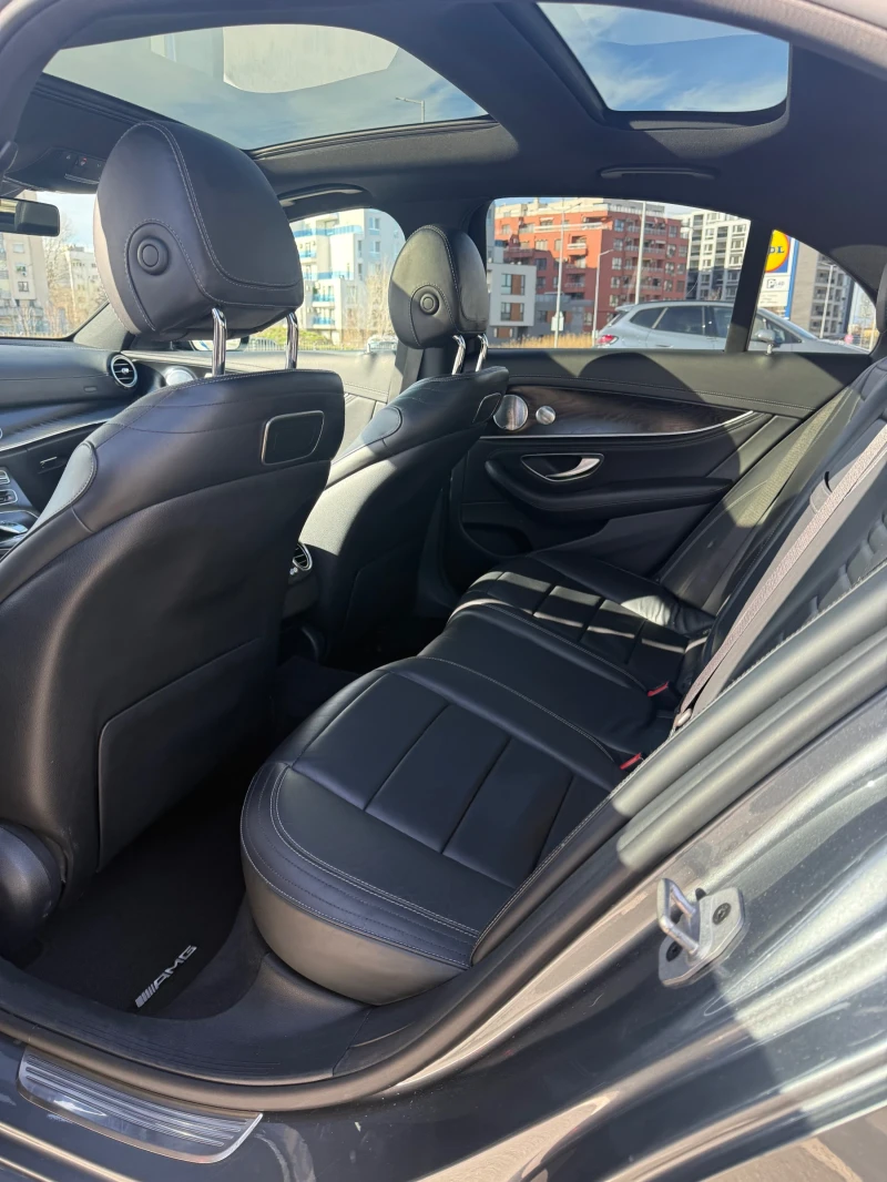 Mercedes-Benz E 200 AMG Pack, снимка 10 - Автомобили и джипове - 53263678