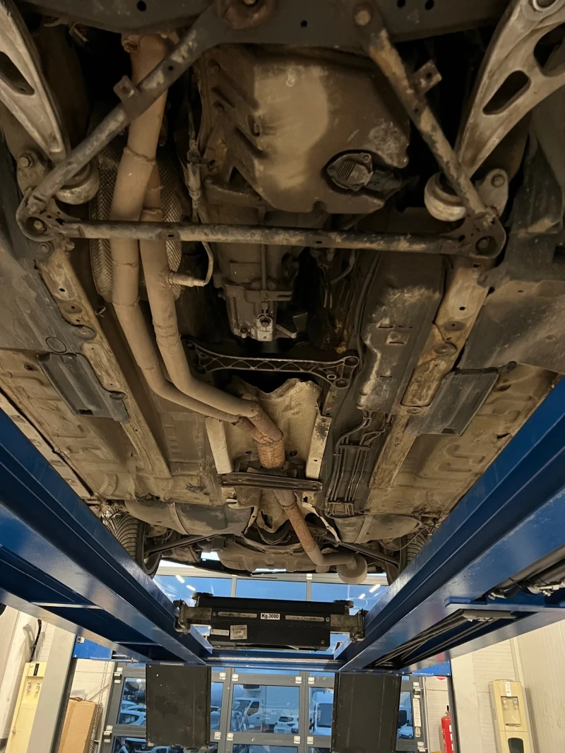 BMW 320, снимка 11 - Автомобили и джипове - 53583239