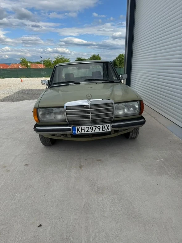 Mercedes-Benz 123 2.0 - изображение 7