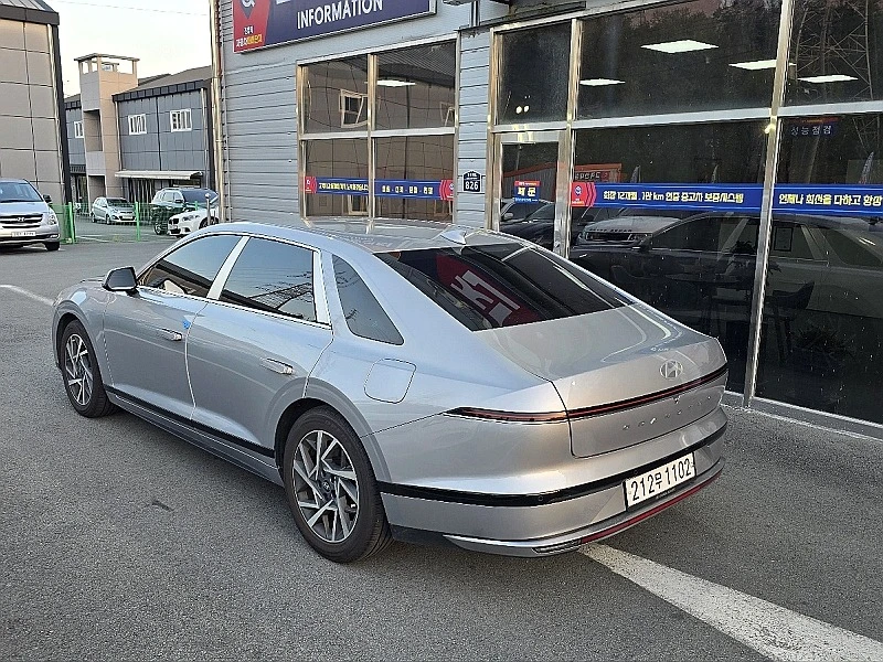 Hyundai Grandeur * PREMIUM* ДИСТРОНИК* КАМЕРА* ОБДУХВАНЕ* , снимка 4 - Автомобили и джипове - 55058551