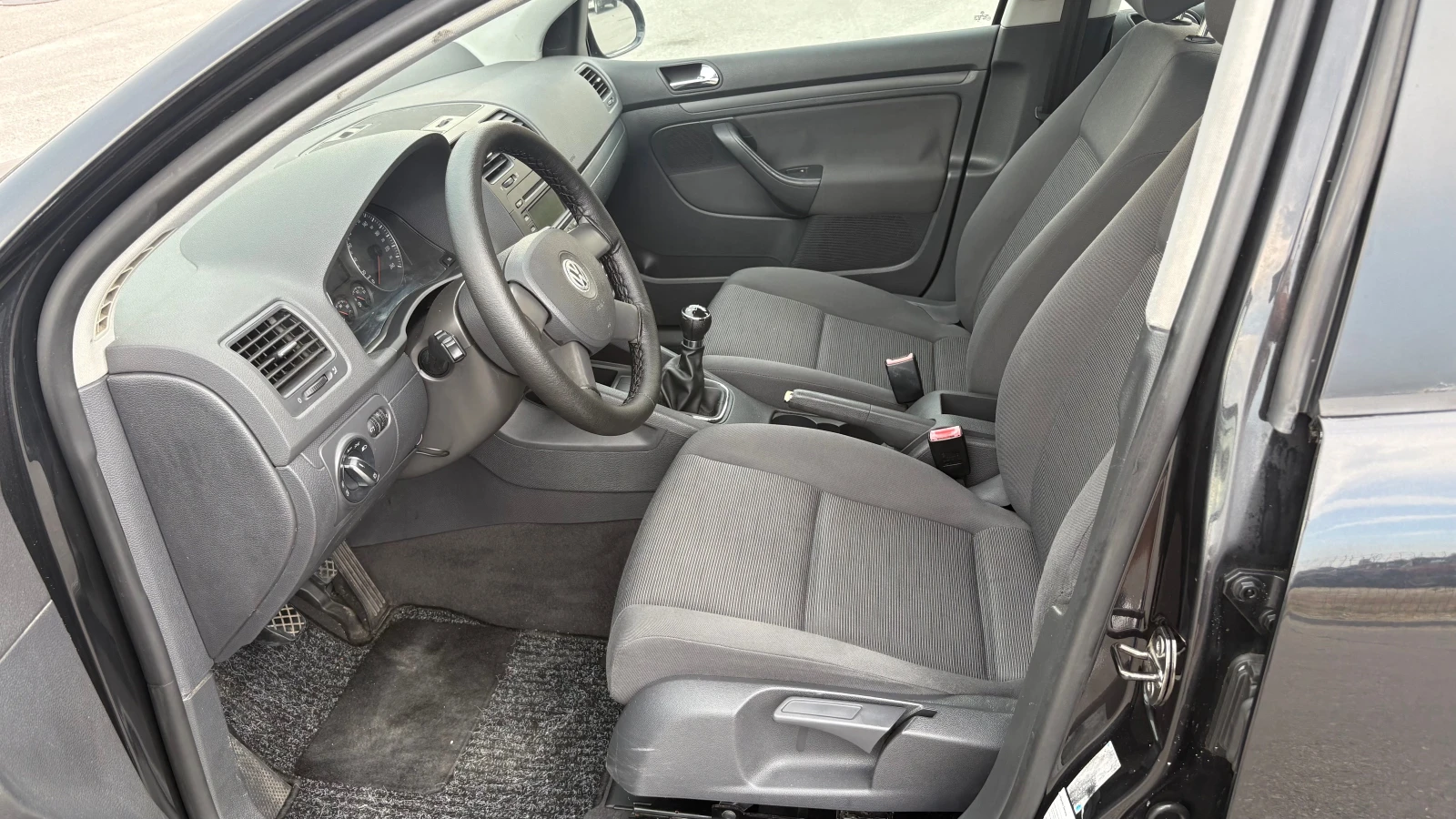 VW Golf 1.9tdi, снимка 9 - Автомобили и джипове - 50596529