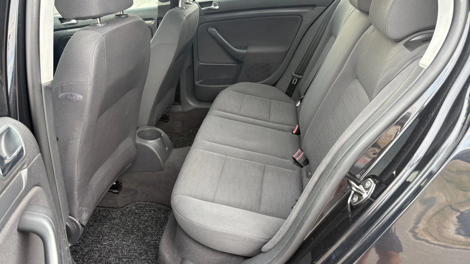 VW Golf 1.9tdi, снимка 15 - Автомобили и джипове - 50596529