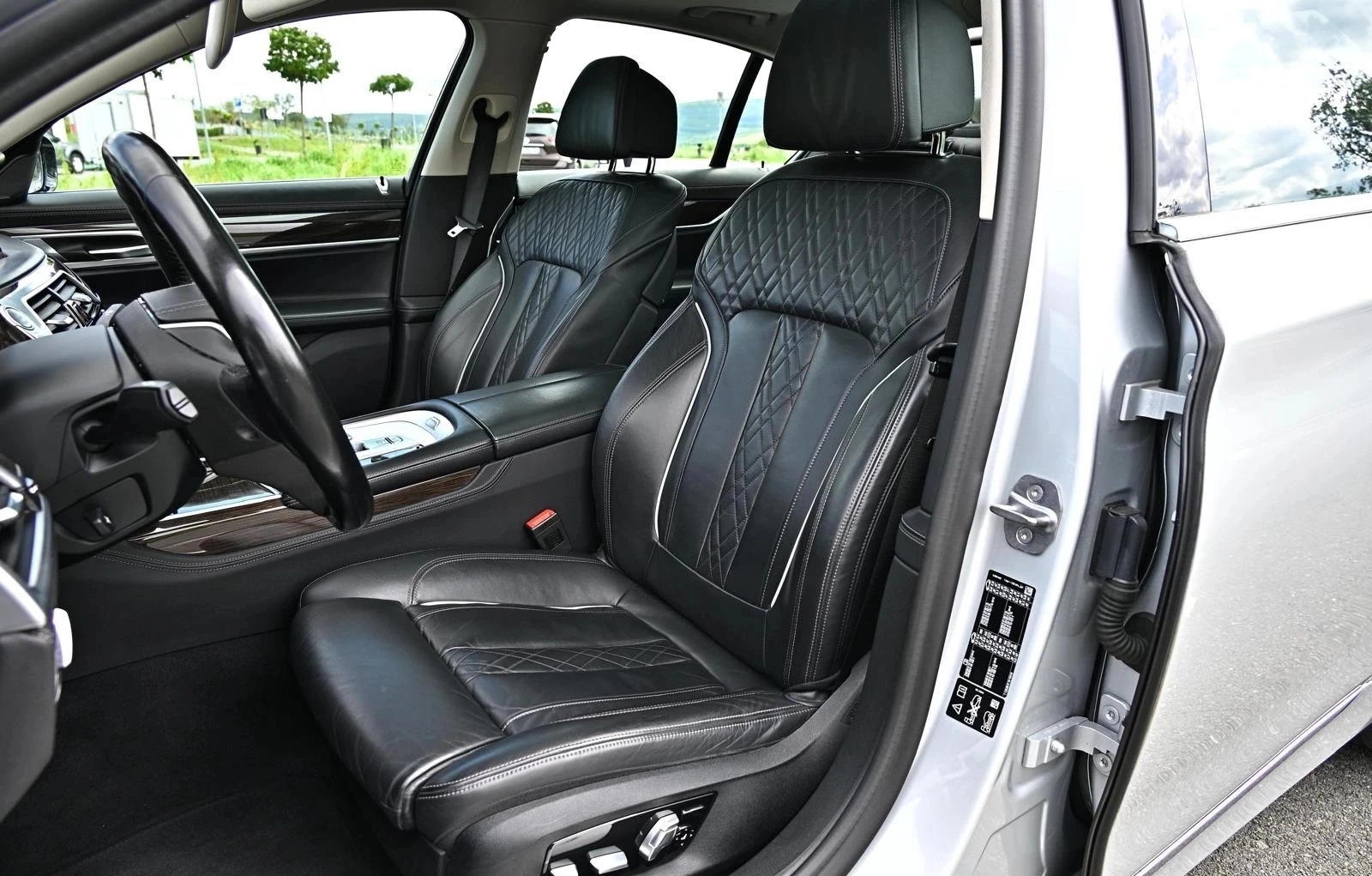 BMW 750 xDrive, Massage - изображение 5