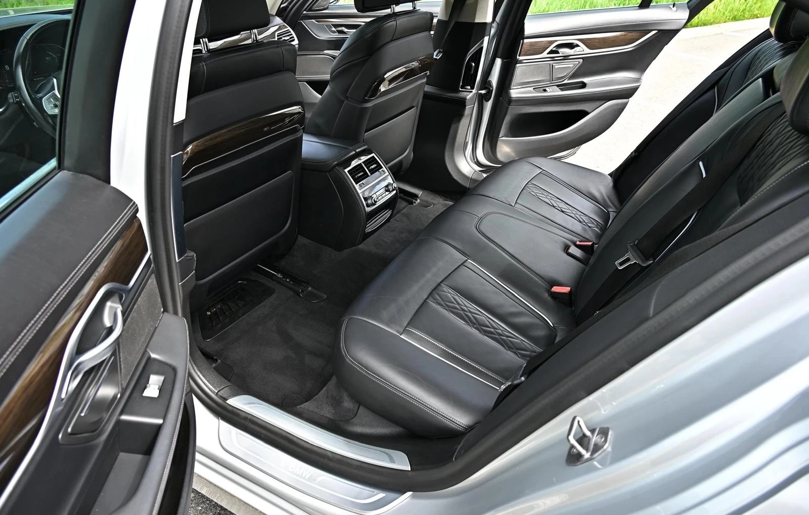 BMW 750 xDrive, Massage - изображение 7