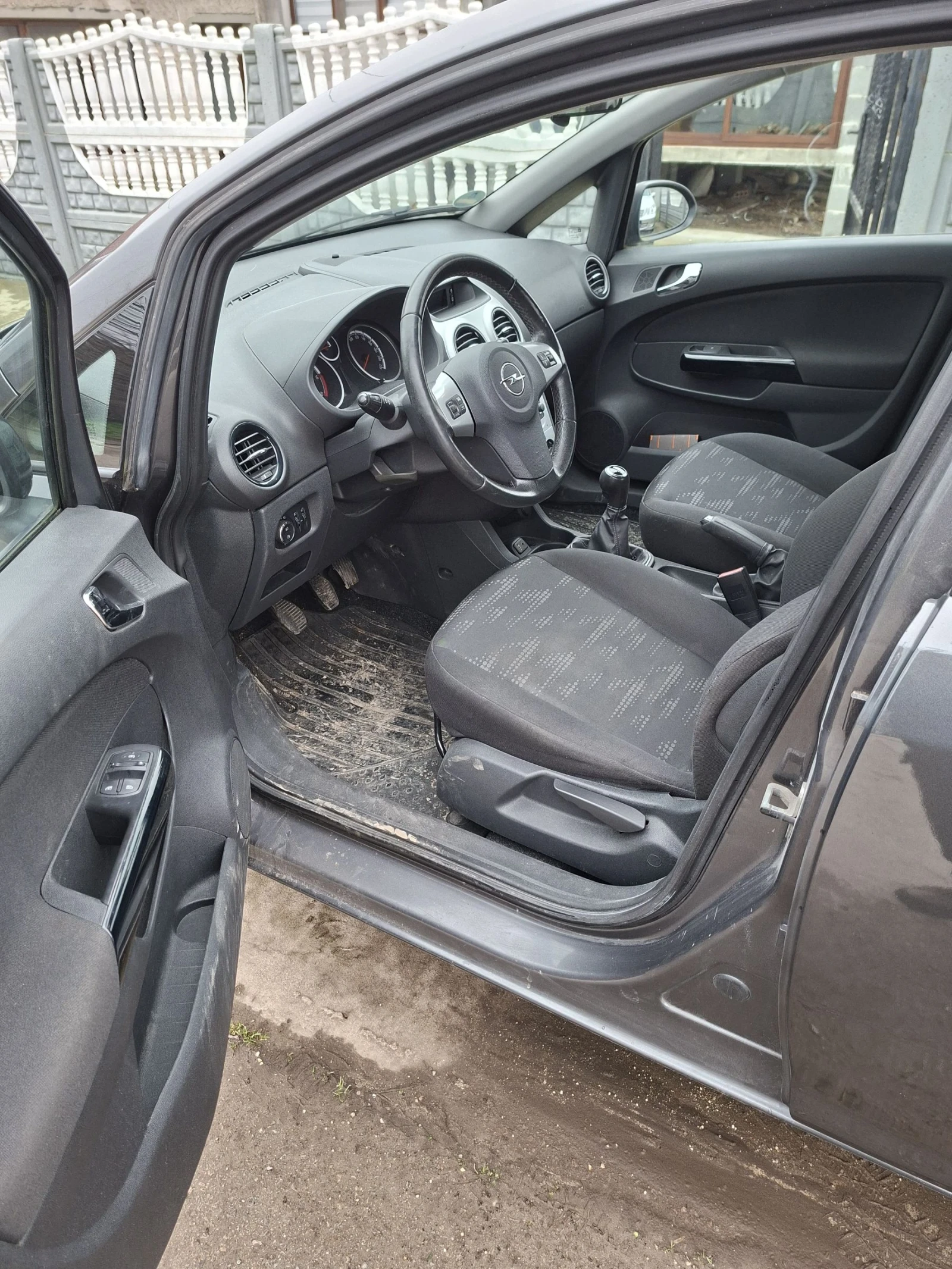 Opel Corsa 1.3 75 к.с. - изображение 9