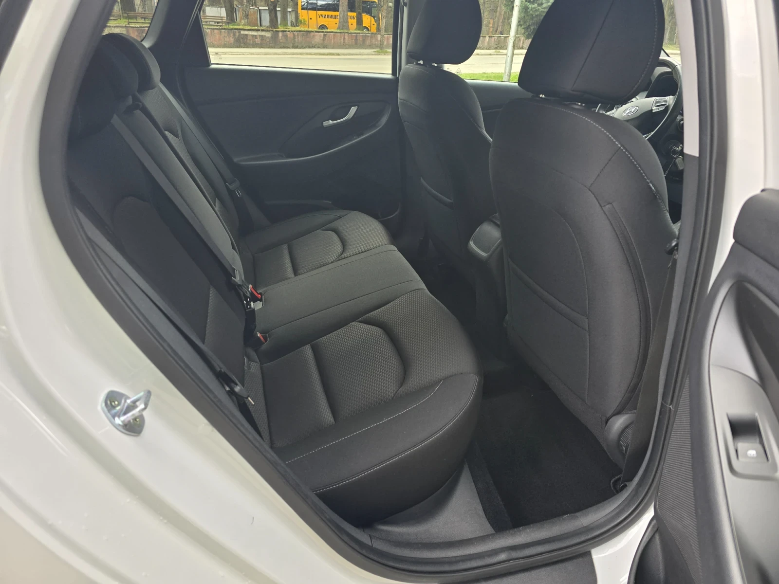 Hyundai I30 1.6CRDI 136 �.�. ���������  | Mobile.bg � ����������� 11