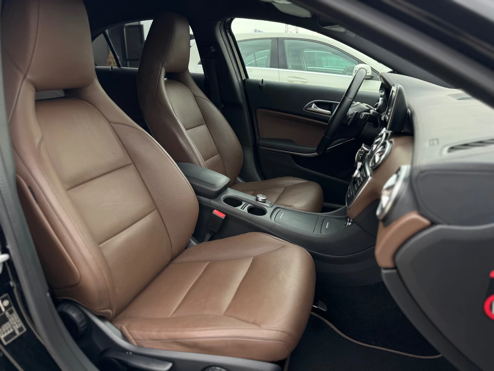 Mercedes-Benz A 180 Premium , снимка 14 - Автомобили и джипове - 54206681