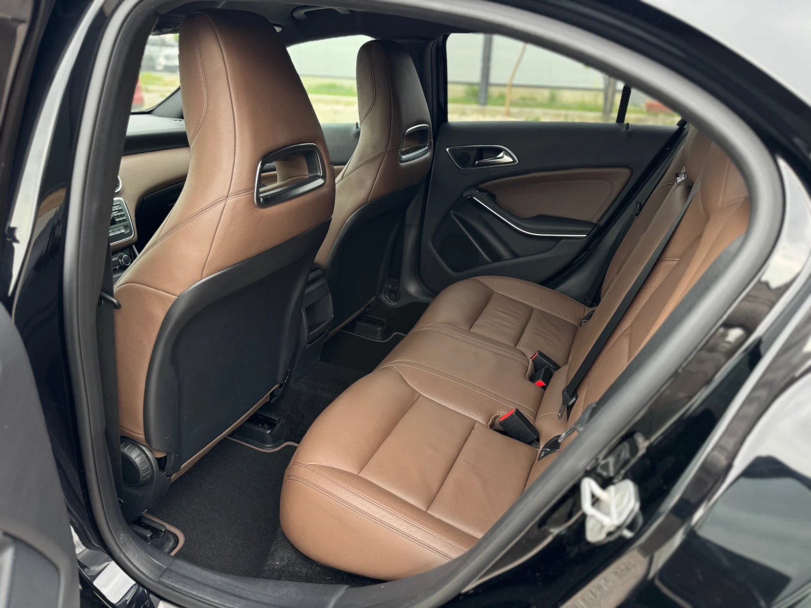 Mercedes-Benz A 180 Premium , снимка 11 - Автомобили и джипове - 54206681