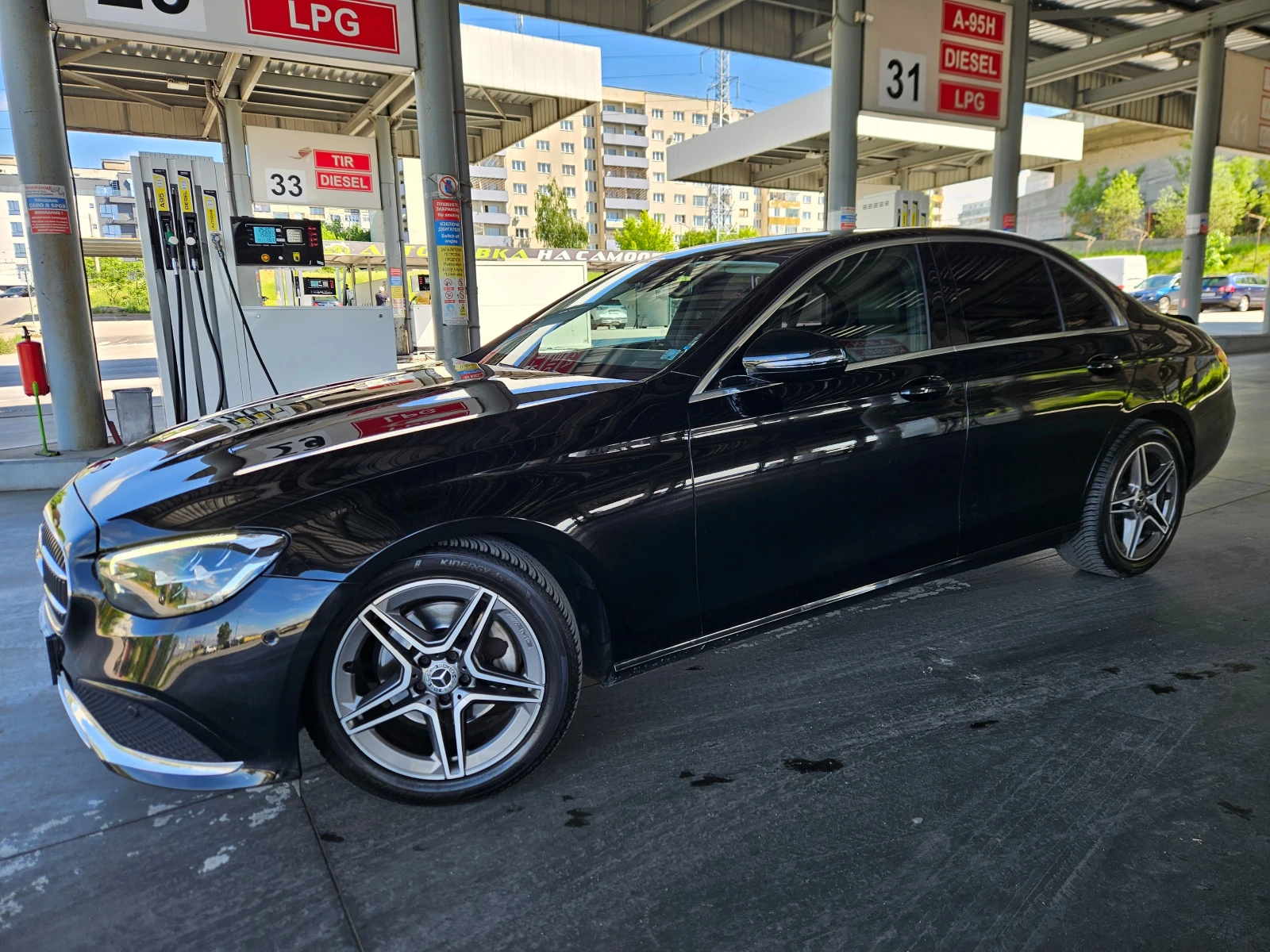 Mercedes-Benz E 220 AMG ПАКЕТ/ЛИЗИНГ, снимка 2 - Автомобили и джипове - 54597904