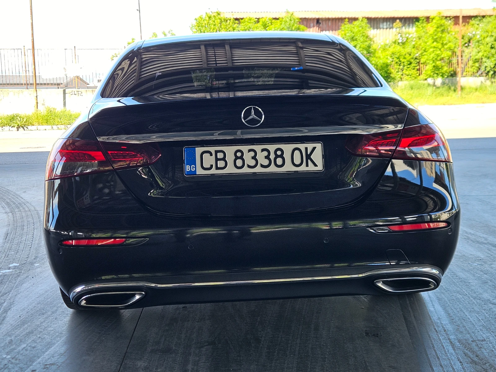 Mercedes-Benz E 220 AMG ПАКЕТ/ЛИЗИНГ, снимка 4 - Автомобили и джипове - 54597904