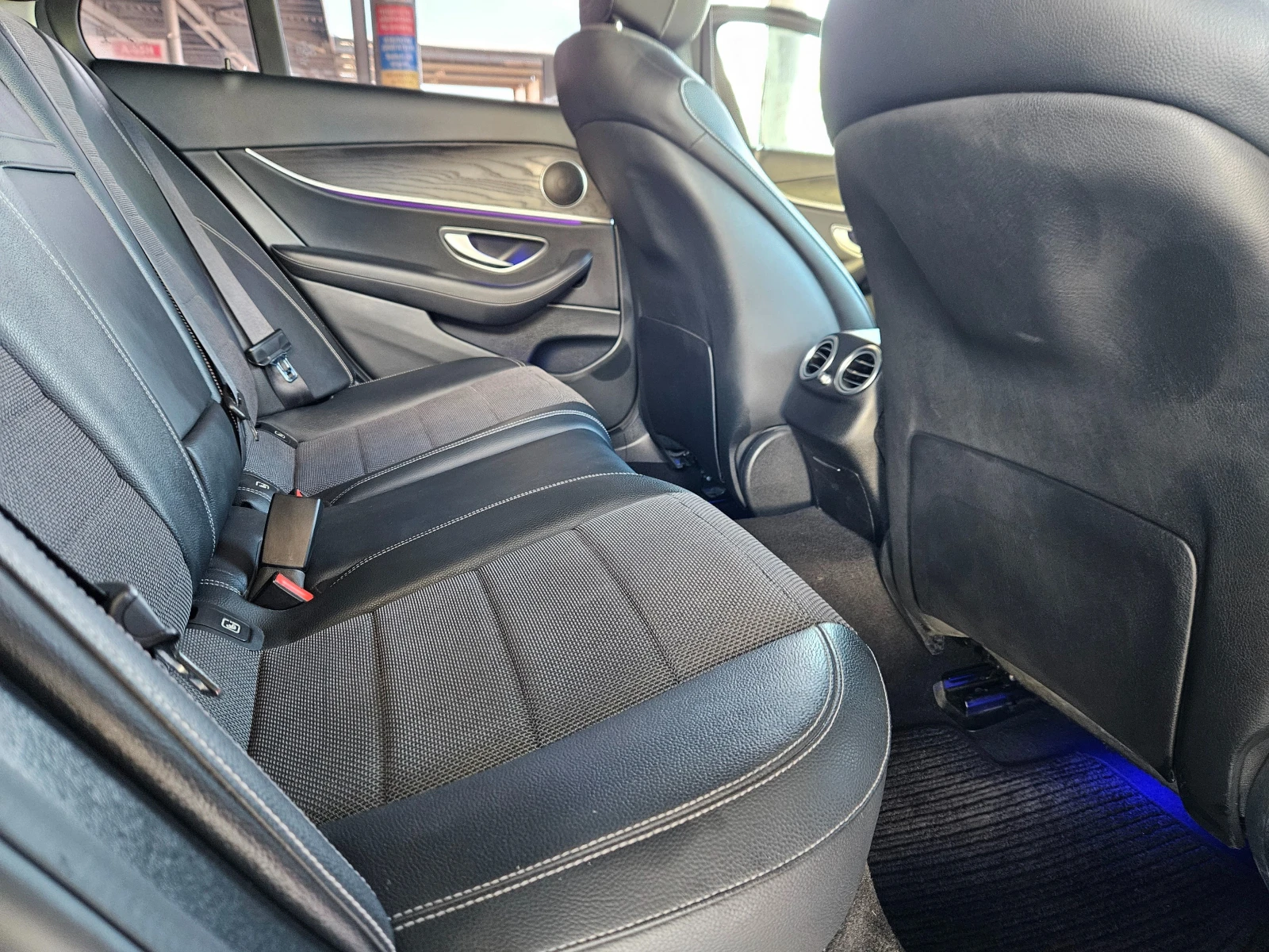 Mercedes-Benz E 220 AMG ПАКЕТ/ЛИЗИНГ, снимка 13 - Автомобили и джипове - 54597904