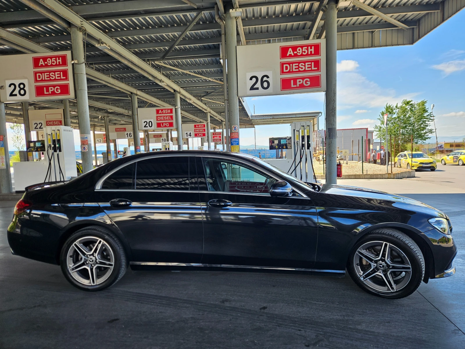 Mercedes-Benz E 220 AMG ПАКЕТ/ЛИЗИНГ, снимка 6 - Автомобили и джипове - 54597904