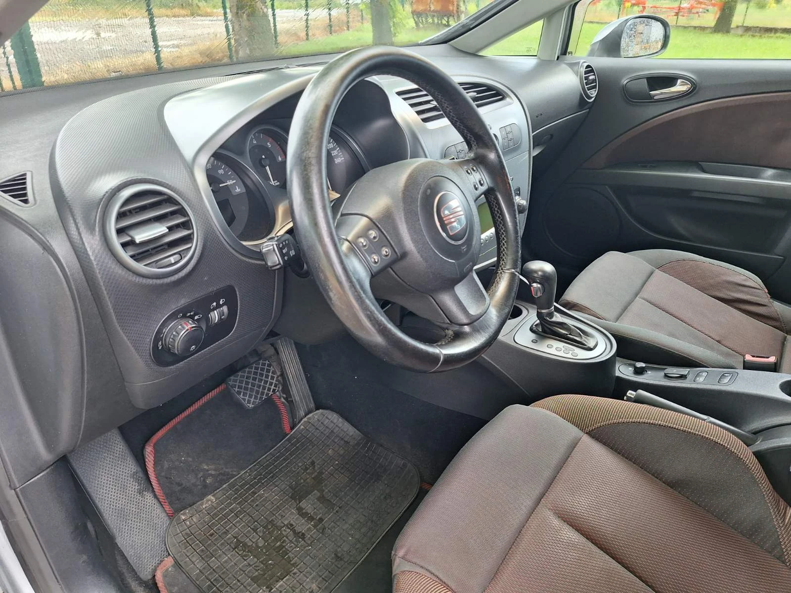 Seat Leon 2.0 140к.с DSG, снимка 11 - Автомобили и джипове - 55022415