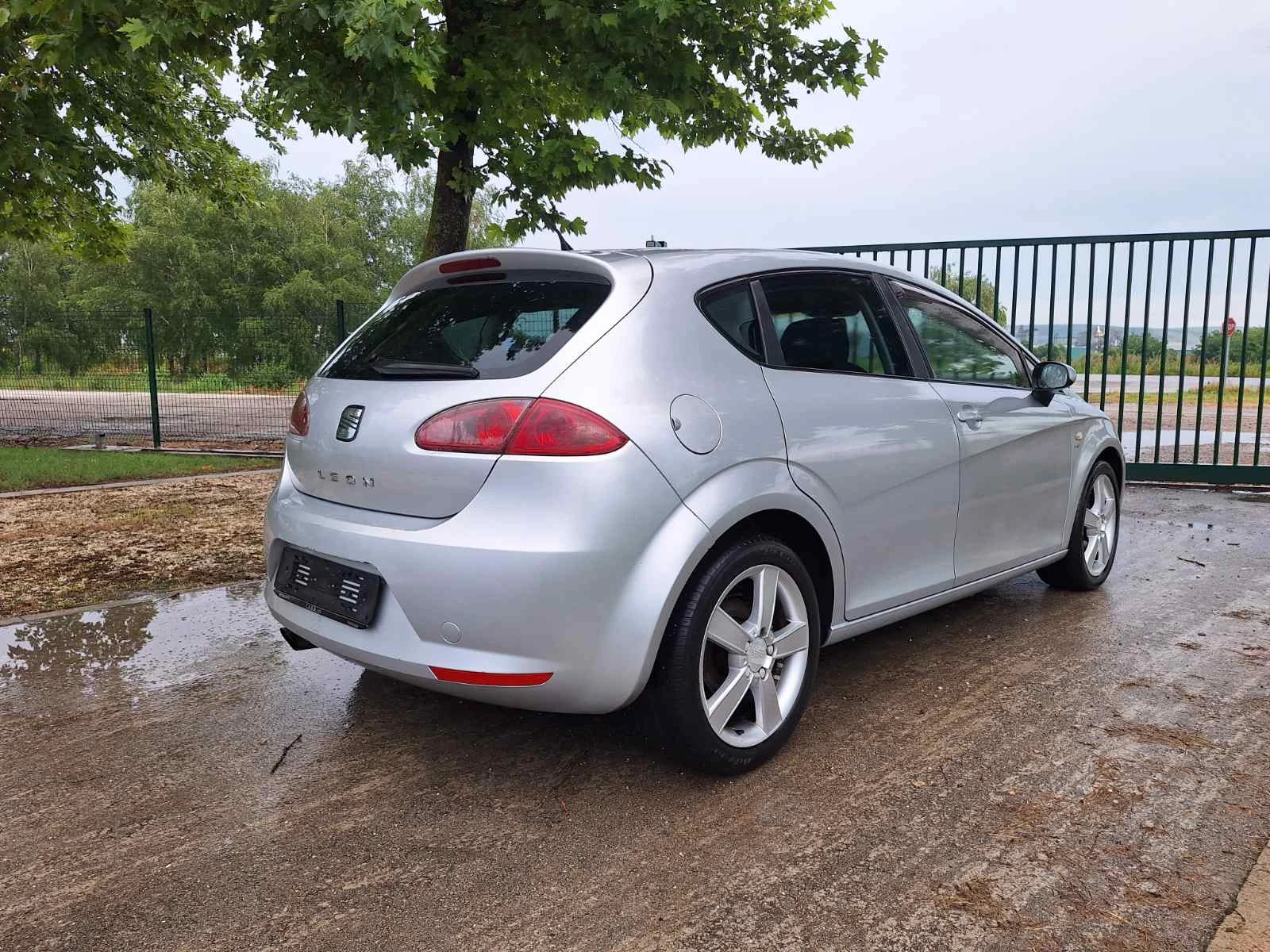 Seat Leon 2.0 140к.с DSG, снимка 6 - Автомобили и джипове - 55022415