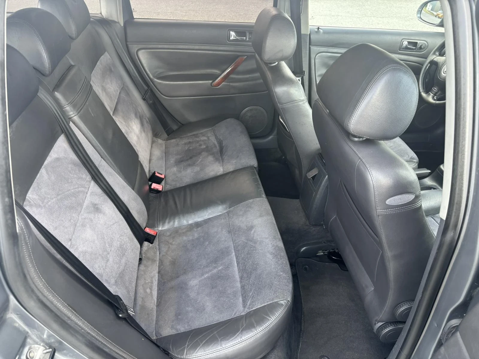 VW Passat 1.9 TDI Автоматик, снимка 10 - Автомобили и джипове - 55164595