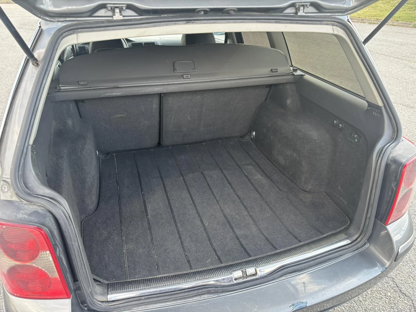 VW Passat 1.9 TDI Автоматик, снимка 12 - Автомобили и джипове - 55164595