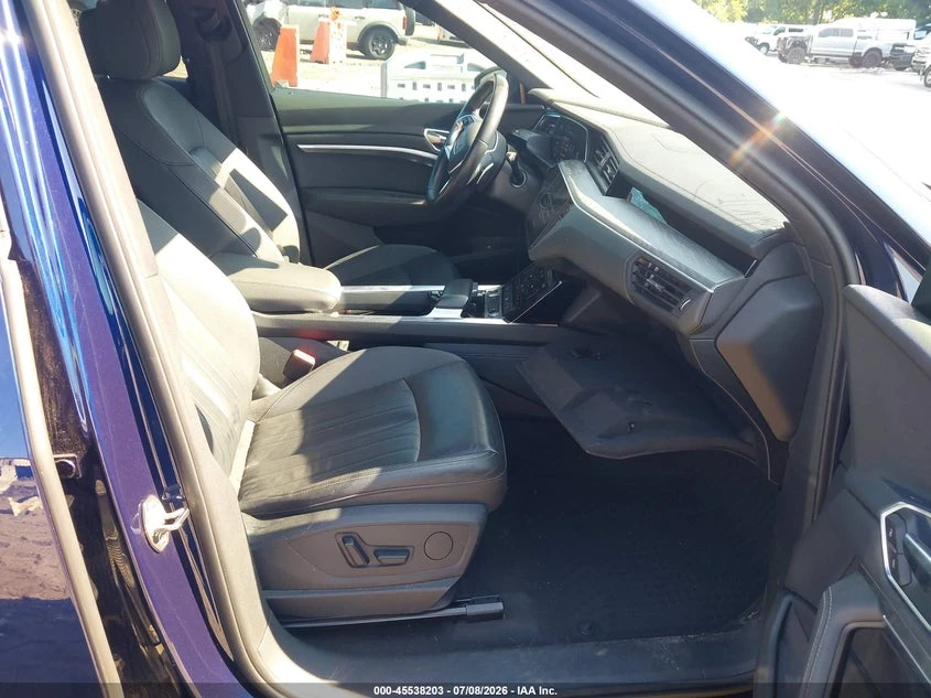 Audi E-Tron Premium Quattro, снимка 5 - Автомобили и джипове - 55241092