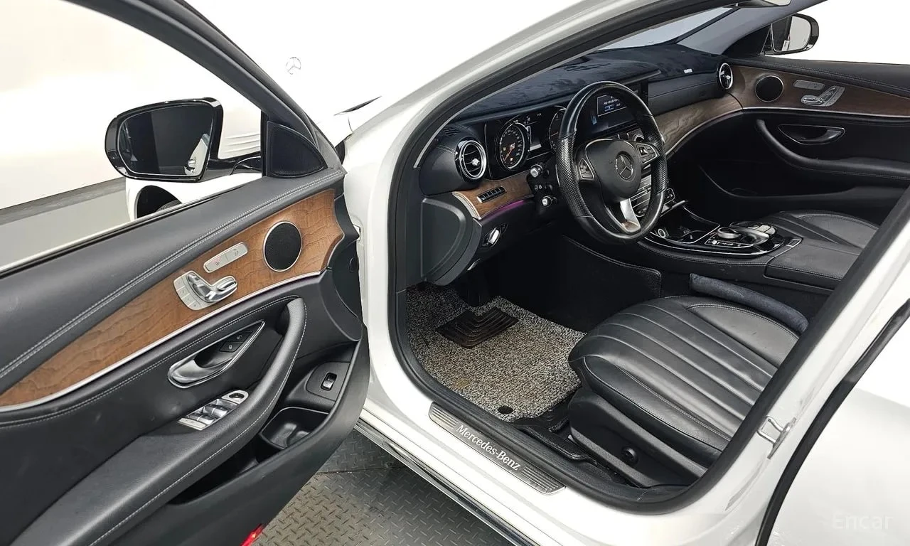 Mercedes-Benz E 220 / DISTRONIC / ЦЕНА ДО БЪЛГАРИЯ , снимка 12 - Автомобили и джипове - 55843746