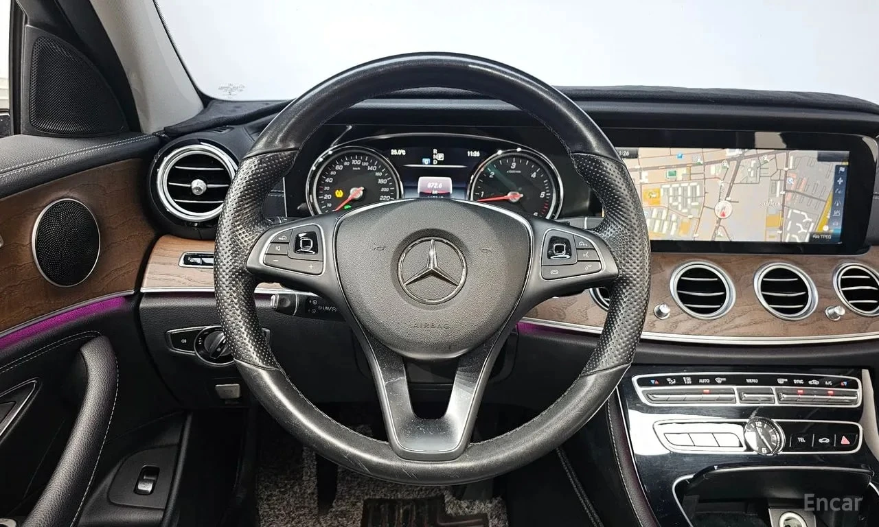 Mercedes-Benz E 220 / DISTRONIC / ЦЕНА ДО БЪЛГАРИЯ , снимка 14 - Автомобили и джипове - 55843746