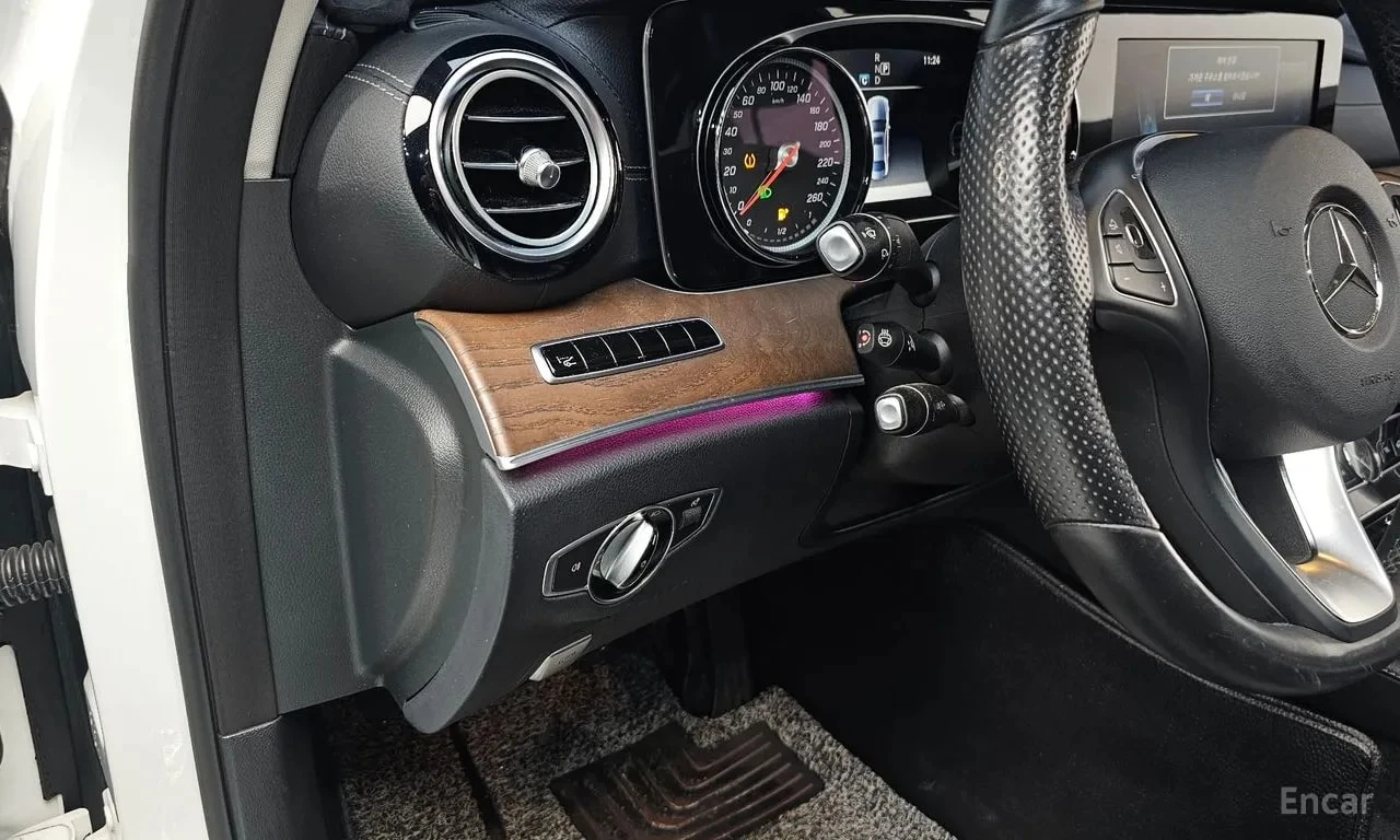 Mercedes-Benz E 220 / DISTRONIC / ЦЕНА ДО БЪЛГАРИЯ , снимка 13 - Автомобили и джипове - 55843746