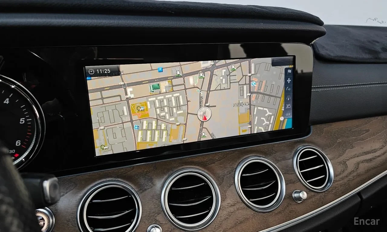 Mercedes-Benz E 220 / DISTRONIC / ЦЕНА ДО БЪЛГАРИЯ , снимка 15 - Автомобили и джипове - 55843746