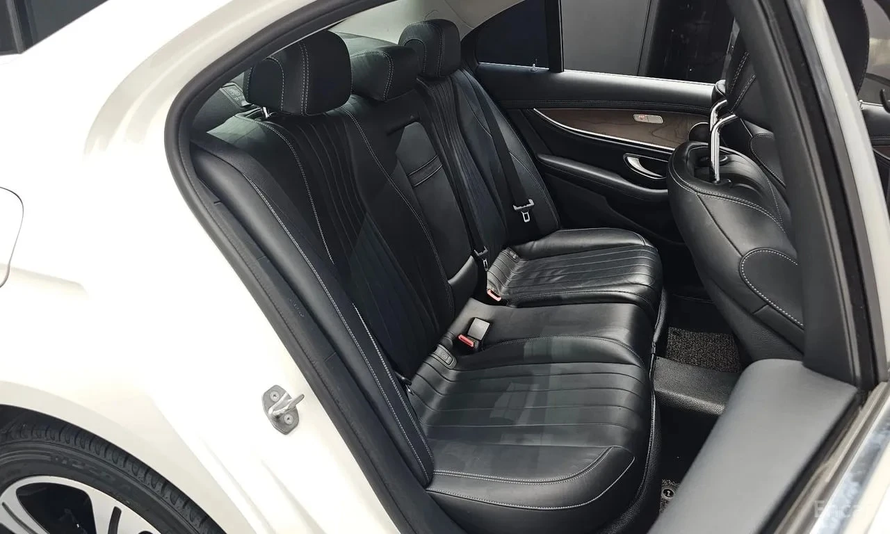 Mercedes-Benz E 220 / DISTRONIC / ЦЕНА ДО БЪЛГАРИЯ , снимка 11 - Автомобили и джипове - 55843746