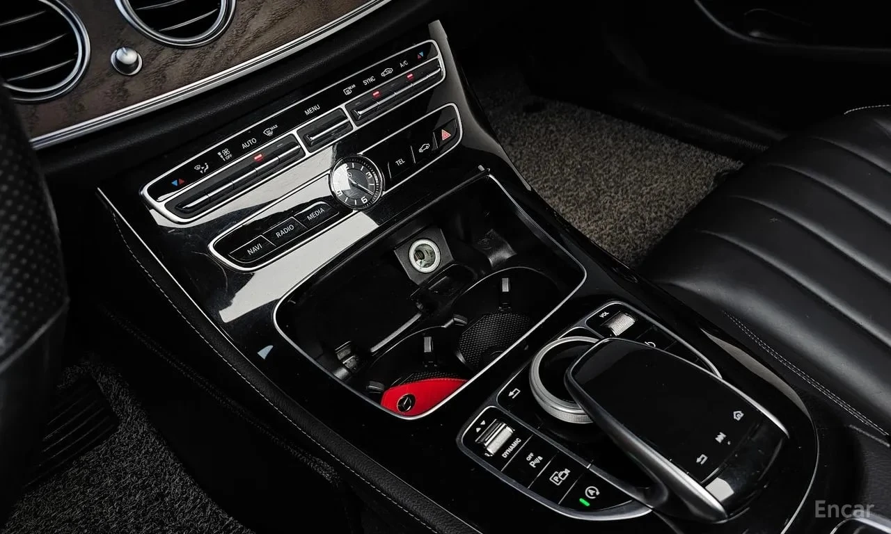 Mercedes-Benz E 220 / DISTRONIC / ЦЕНА ДО БЪЛГАРИЯ , снимка 17 - Автомобили и джипове - 55843746