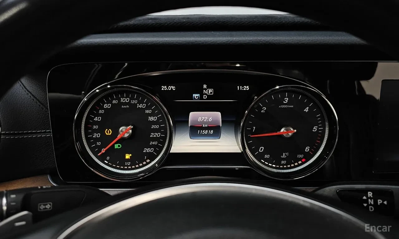 Mercedes-Benz E 220 / DISTRONIC / ЦЕНА ДО БЪЛГАРИЯ , снимка 8 - Автомобили и джипове - 55843746