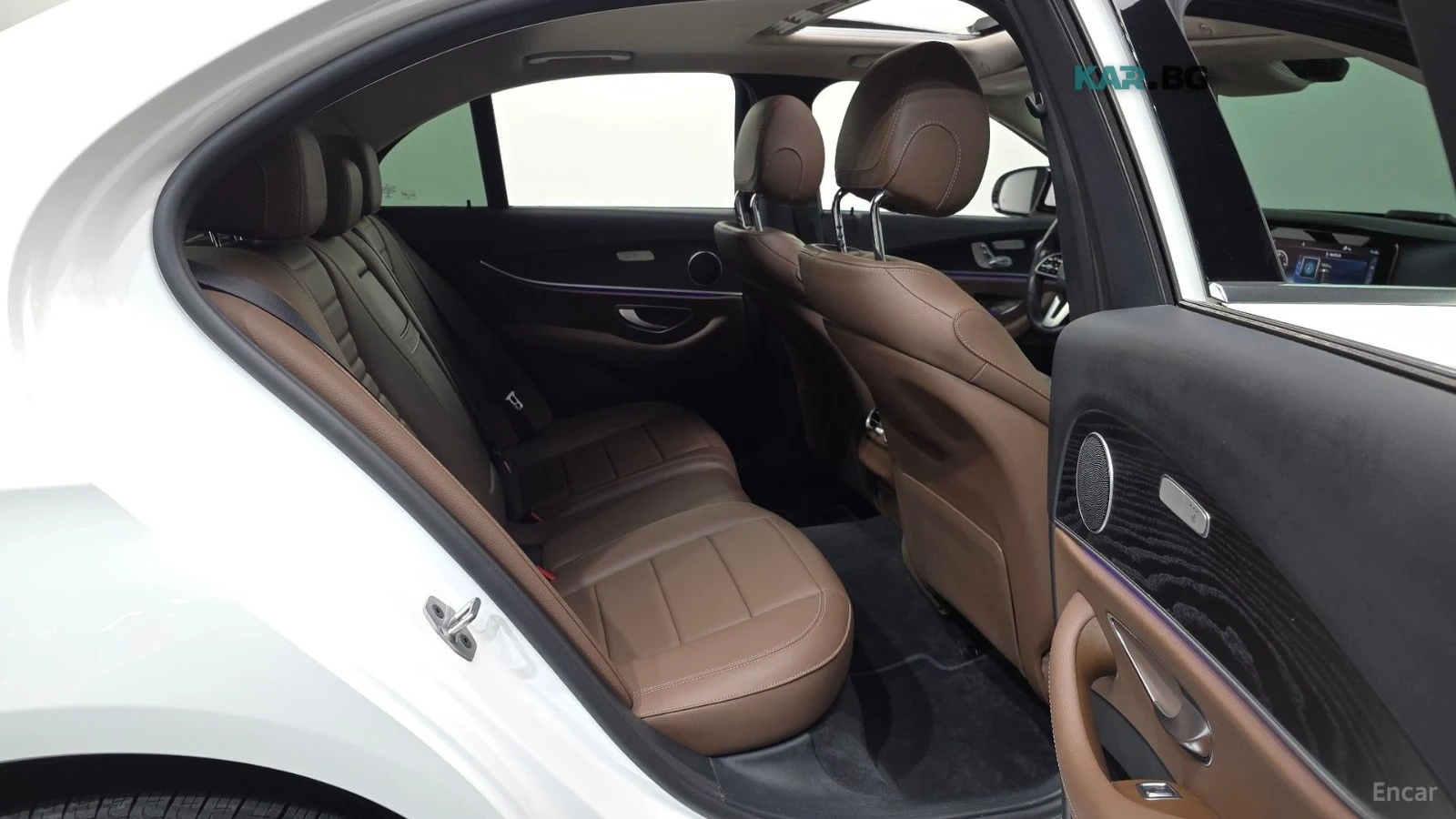 Mercedes-Benz E 220 AVANGARDE* КОЖА* НАВИ* ПАНО* КАМЕРА, снимка 10 - Автомобили и джипове - 55901038
