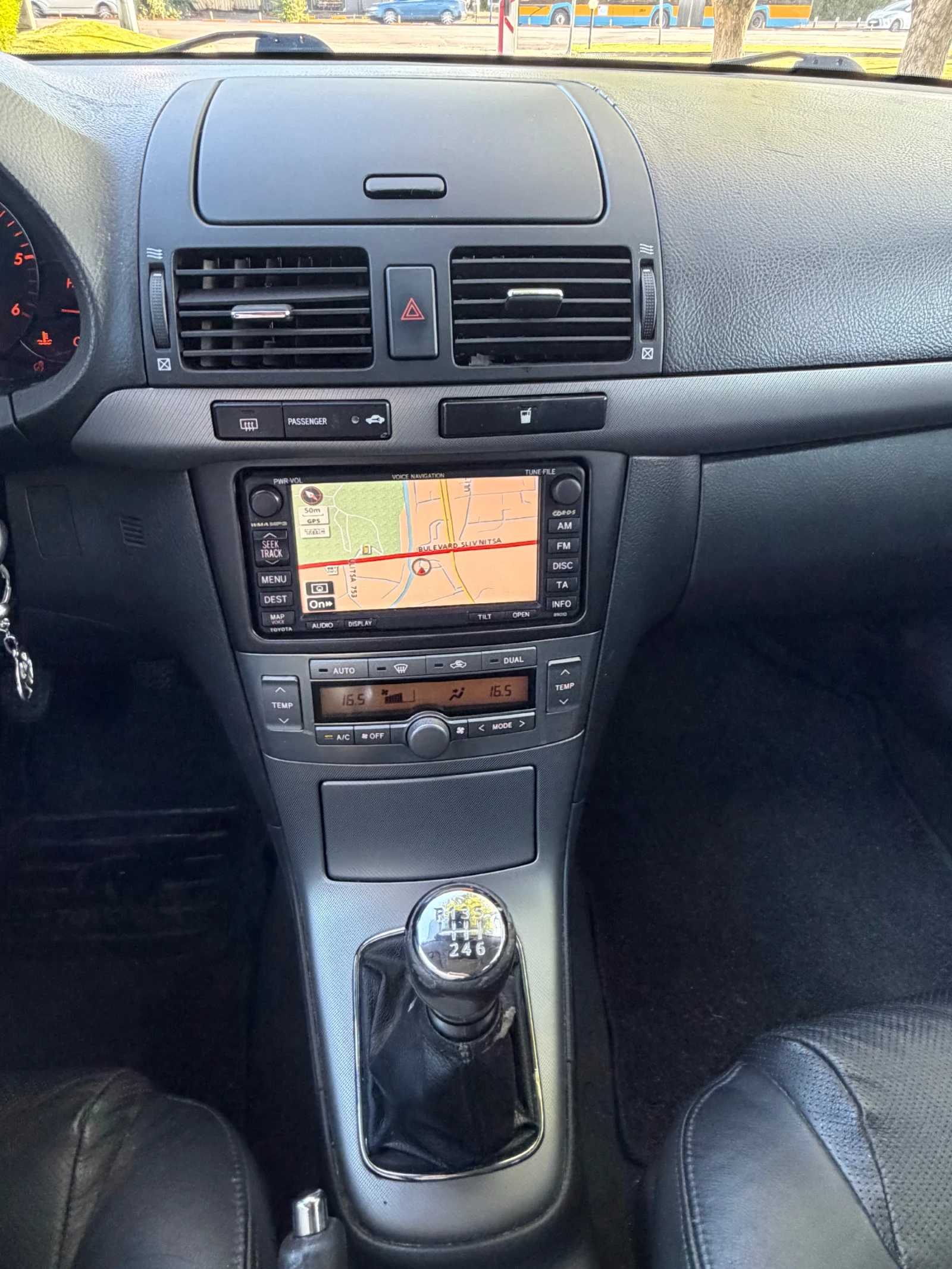 Toyota Avensis 2.0 Дизел, снимка 13 - Автомобили и джипове - 55920054