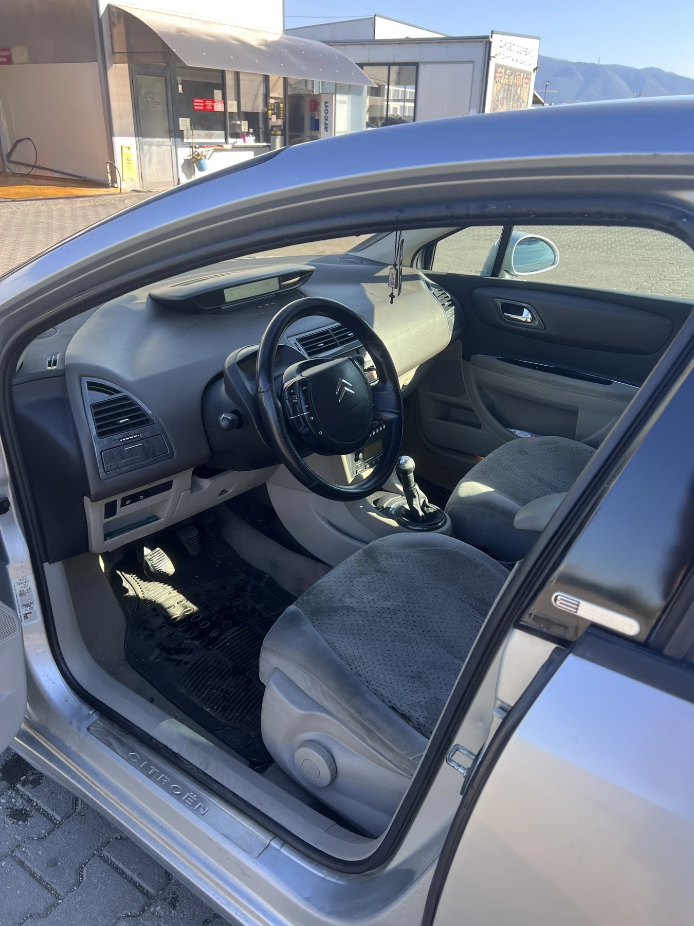 Citroen C4 1.6 HDI, снимка 2 - Автомобили и джипове - 55991310