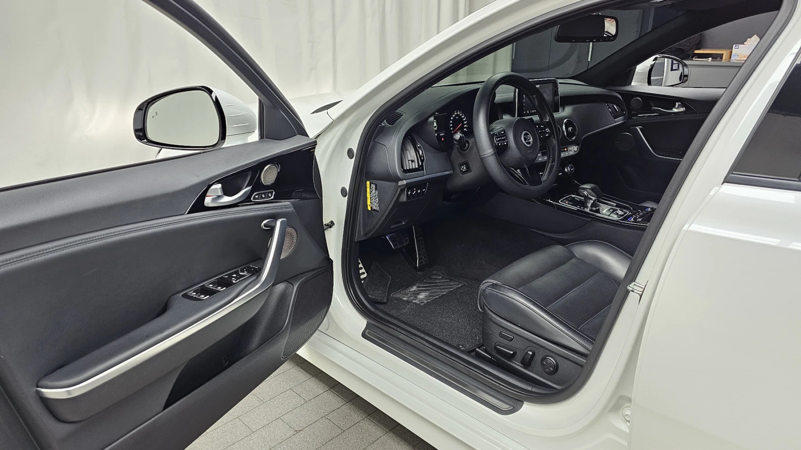 Kia Stinger 2.0 Turbo AWD Platinum autogeorge.com, снимка 14 - Автомобили и джипове - 56080358