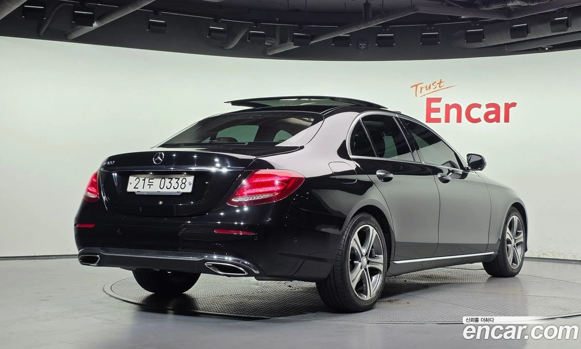 Mercedes-Benz E 300 E300 Avantgarde, снимка 2 - Автомобили и джипове - 56122908