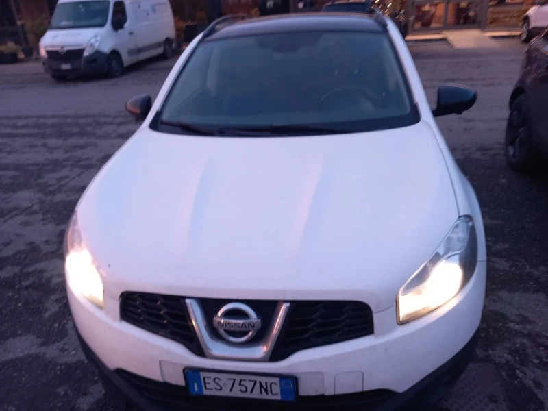 Nissan Qashqai 1.6 фул екстри, снимка 1 - Автомобили и джипове - 49588791