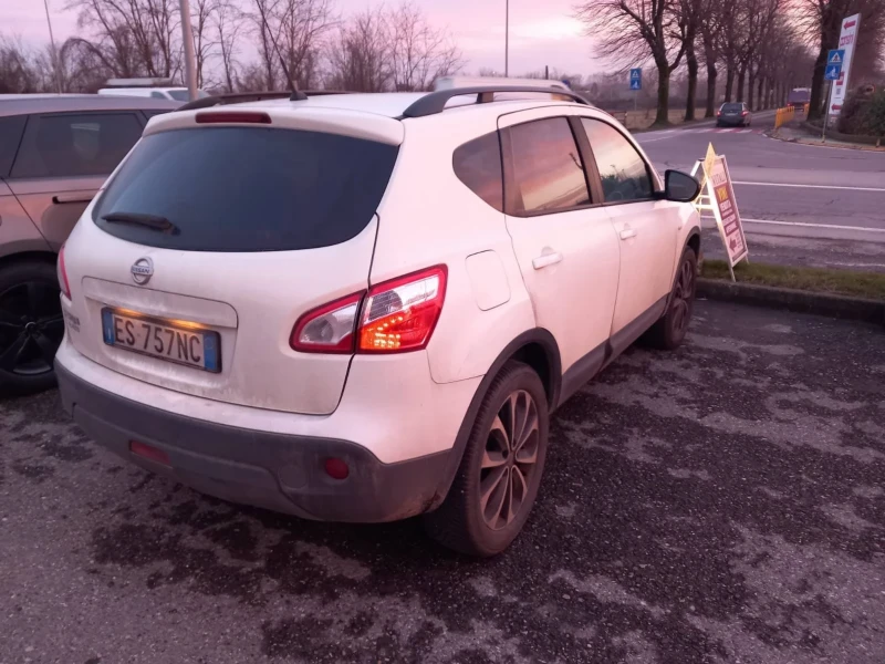 Nissan Qashqai 1.6 фул екстри, снимка 4 - Автомобили и джипове - 49588791