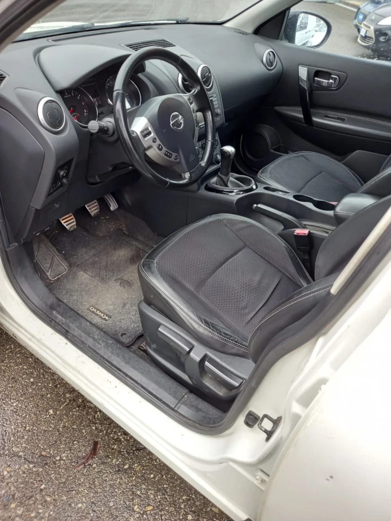 Nissan Qashqai 1.6 фул екстри, снимка 5 - Автомобили и джипове - 49588791