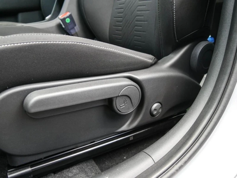 Hyundai Kona 48kWh/156HP/ADVANTAGE/LED/KLESS/NAVI/CAM/502v, снимка 13 - Автомобили и джипове - 50459086