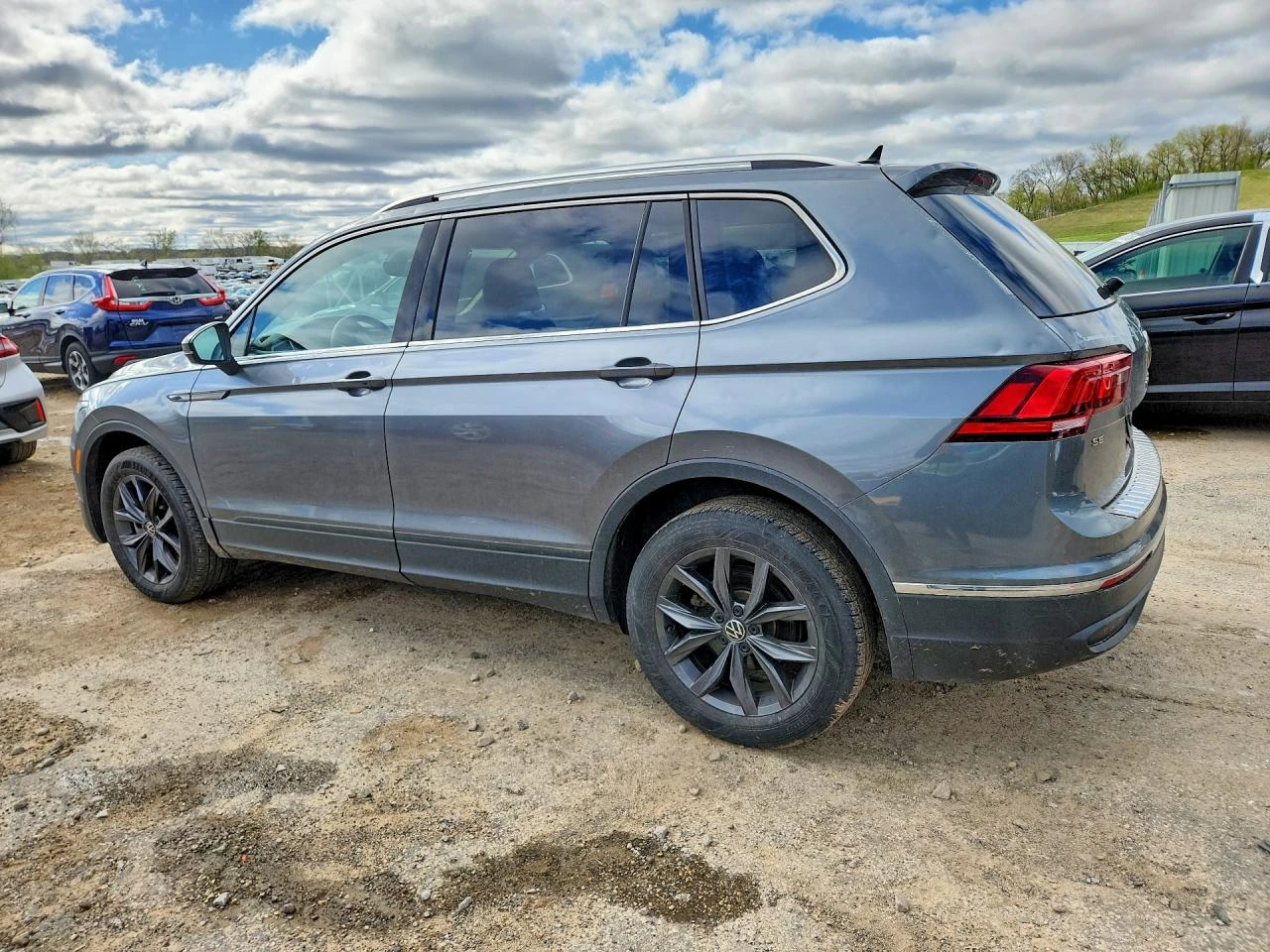 VW Tiguan 2.0* 4Х4* РЕАЛНИ КМ!, снимка 3 - Автомобили и джипове - 54645164