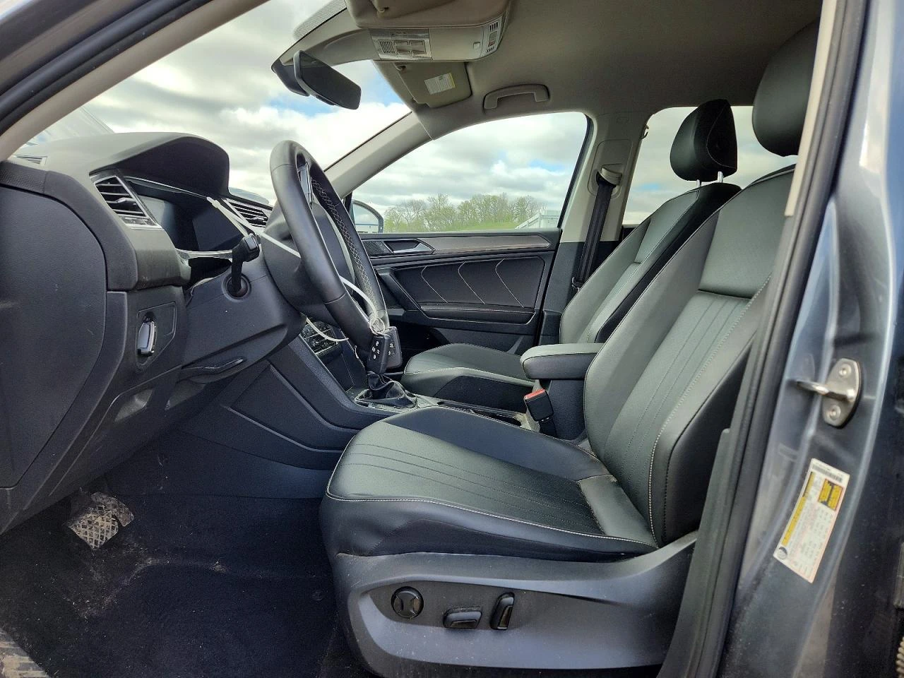 VW Tiguan 2.0* 4Х4* РЕАЛНИ КМ!, снимка 8 - Автомобили и джипове - 54645164