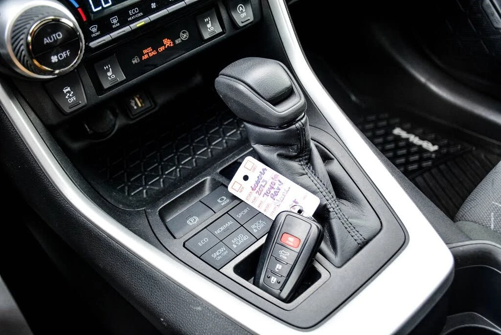 Toyota Rav4 XLE AWD, снимка 9 - Автомобили и джипове - 54823006