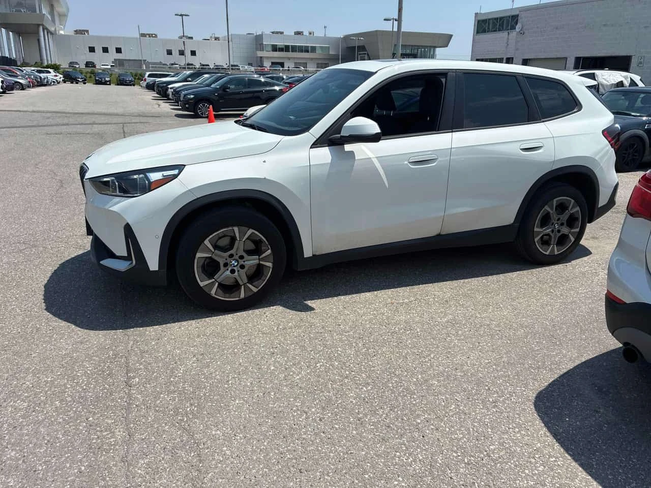 BMW X1 xDrive28i/ПАНОРАМА/ПОДГРЕВИ/ПРЕДСТАВИТЕЛ НА BMW, снимка 2 - Автомобили и джипове - 54887846