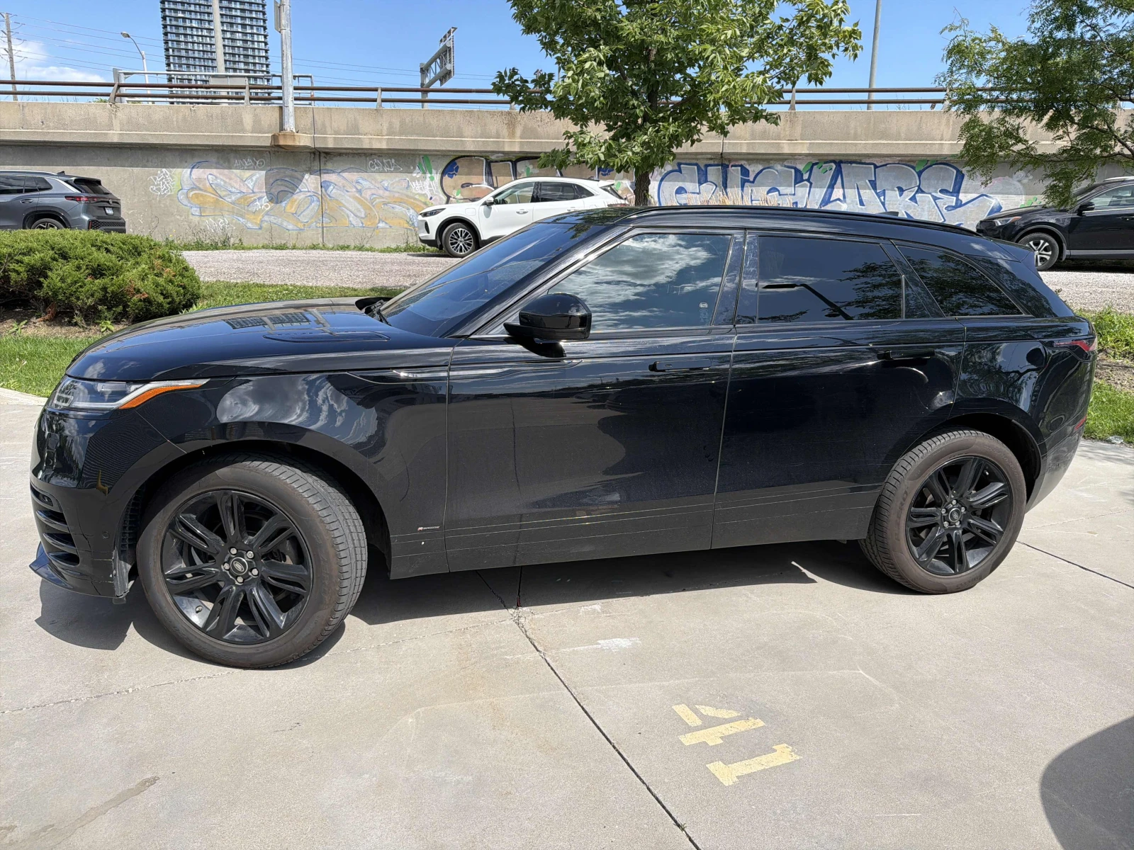 Land Rover Range Rover Velar R-Dynamic SE, АВТОКРЕДИТ, снимка 2 - Автомобили и джипове - 56087505