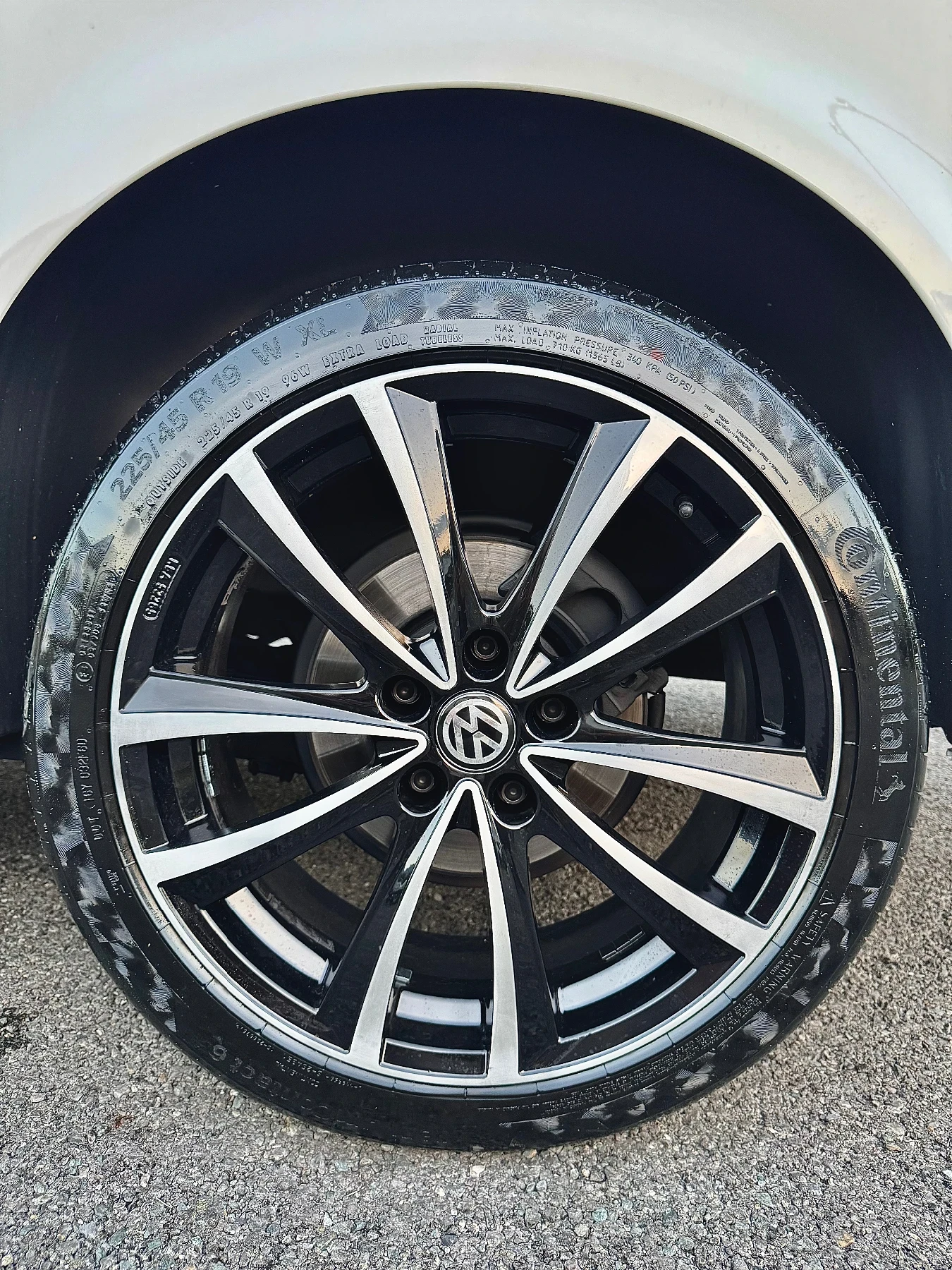 VW Multivan 2.0 TDI ! 9 места, 2х Клима, EURO 6, Теглич, Нави!, снимка 16 - Бусове и автобуси - 56136106